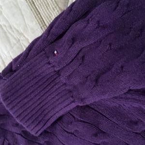 Tommy Hilfiger like new gorgerous cable v sweater